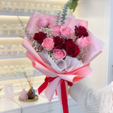 Romantic 12 Fresh Roses Bouquet